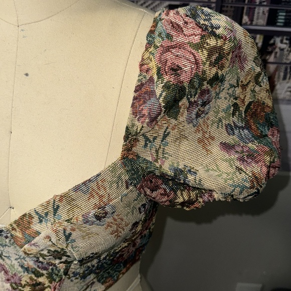 🌿🌿Ladies Floral Top🌿🌿 - Picture 2 of 7